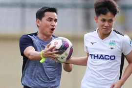 Kiatisak được báo chí quê nhà gọi là 'vị thần' của HAGL