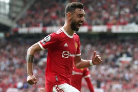 Bruno và Pogba thăng hoa, M.U đè bẹp Leeds ở trận ra quân