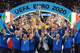 Thua luân lưu 11m, tuyển Anh dâng cúp vô địch cho người Ý