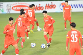 Đình Trọng rút lui, hàng thủ Việt Nam xáo trộn ngay trước trận gặp Nhật Bản