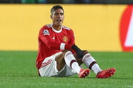 M.U nhận tin 'sét đánh' về trung vệ Varane