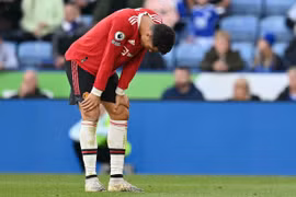 Ronaldo bất lực trong trận thua bạc nhược của M.U