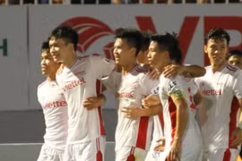 Hoàng Đức ghi tuyệt phẩm khó tin, Viettel tiếp tục bay cao