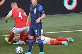 Khoảnh khắc ngã gục của Eriksen khiến người Đan Mạch hoảng hốt