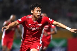 Quế Ngọc Hải trở lại như mơ, ĐKVĐ Viettel hạ đẹp Bình Dương