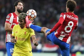 Đạp thẳng mặt đối thủ, Griezmann nhận cái kết đắng