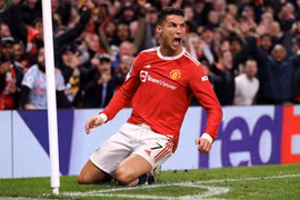Ronaldo làm điều chưa từng, M.U ngược dòng kinh điển trước Atalanta