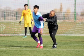 U23 Việt Nam tập sung chờ quyết đấu U23 Myanmar