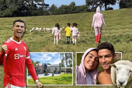Ronaldo phải chuyển nhà ở Manchester vì lý do oái oăm