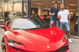 Vừa sang Barca, Kun Aguero tậu ngay siêu xe nửa triệu USD