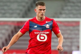 M.U theo đuổi trung vệ mới nổi cao 1m93