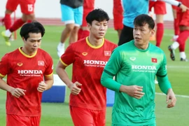 Thủ môn Tấn Trường bị thầy Park nhắc nhở vì ham livestream