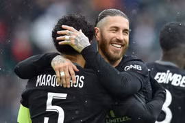 Vừa đá trận đầu cho PSG, Ramos đã lại 'ngồi chơi xơi nước'