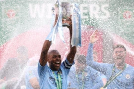 Sút 21 ăn 1, Man City vẫn giành danh hiệu đầu tiên