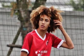 Tài năng trẻ từng ăn tập ở Việt Nam được M.U ký hợp đồng