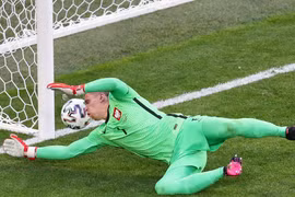 Phản lưới nhà, thủ môn số 1 Juventus sở hữu kỷ lục buồn ở EURO