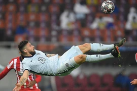 Giroud được khen 'như mới 20 tuổi' sau siêu phẩm móc bóng