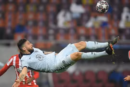 Giroud được khen 'như mới 20 tuổi' sau siêu phẩm móc bóng