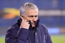 Tottenham dừng bước trong cay đắng, HLV Mourinho bị kêu gọi sa thải