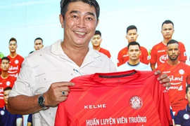 Cựu danh thủ Việt Nam chính thức dẫn dắt CLB TP.HCM