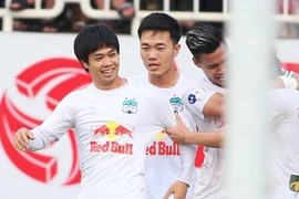 Công Phượng vừa vào sân đã ghi bàn, HAGL thắng đậm đội của Lee Nguyễn