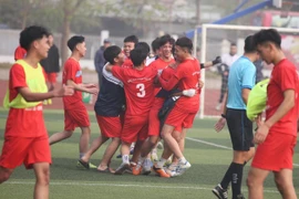 [ẢNH] Hạ nhà đương kim vô địch, THPT Vân Tảo viết tiếp chuyện cổ tích