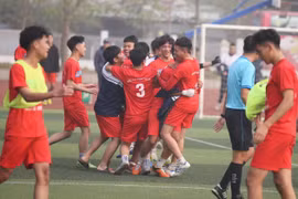 [ẢNH] Hạ nhà đương kim vô địch, THPT Vân Tảo viết tiếp chuyện cổ tích