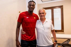 HLV Mourinho chính thức đón 'Drogba 2.0' từ Chelsea 