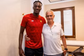 HLV Mourinho chính thức đón 'Drogba 2.0' từ Chelsea 