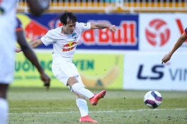HAGL bị chặn mạch thắng, Hà Nội FC 'giải hạn'