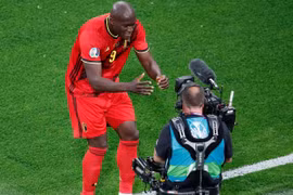 Lukaku gửi thông điệp đặc biệt qua truyền hình khi sút tung lưới Nga