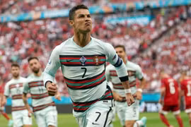 Ronaldo lập một lúc 4 kỷ lục EURO