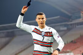 Ném băng đội trưởng ĐT Bồ Đào Nha, Ronaldo nói gì?