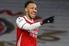 Lần đầu tiên Aubameyang biết lập hattrick cho Arsenal