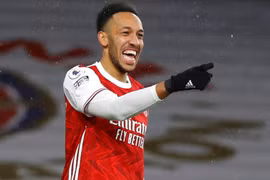 Lần đầu tiên Aubameyang biết lập hattrick cho Arsenal