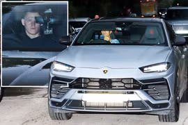 Ronaldo và đồng đội buồn thiu đến sân tập M.U