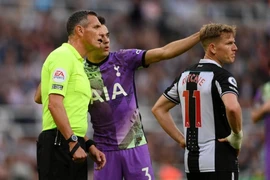 Xuất hiện ca ngừng tim ở trận Newcastle gặp Tottenham