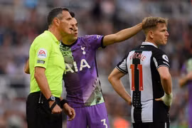 Xuất hiện ca ngừng tim ở trận Newcastle gặp Tottenham