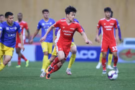 CLB Viettel gây tranh cãi khi bán vé xem V-League