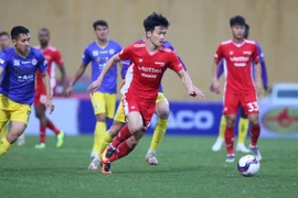 CLB Viettel gây tranh cãi khi bán vé xem V-League