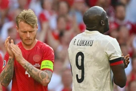 Bỉ và Đan Mạch dừng trận đấu giữa chừng vì Eriksen