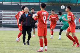Thầy trò HLV Park nạp 'năng lượng đặc biệt' đối phó cái lạnh ở Kyrgyzstan