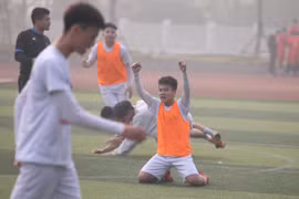 [ẢNH] THPT Hoàng Mai đoạt vé bán kết đầy ấn tượng