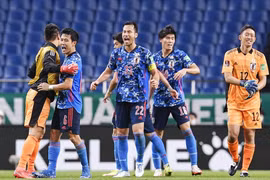 Vào đường cùng, Nhật Bản quật ngã Australia trước khi gặp Việt Nam