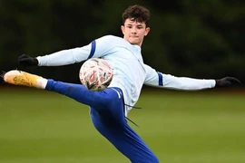 "Thần đồng" 17 tuổi Thái Lan được Chelsea trọng thưởng