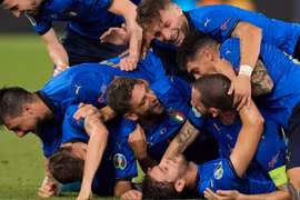 Đè bẹp Thụy Sĩ, tuyển Italia sớm đoạt vé vào vòng 1/8