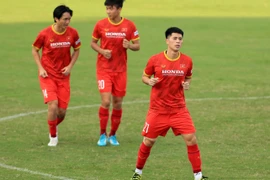 Đình Trọng bình phục, thầy Park vơi nỗi lo hàng thủ ĐT Việt Nam