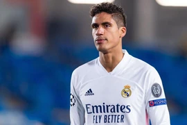 Mất Varane, Real lấy ai để bịt hàng thủ trước Chelsea?