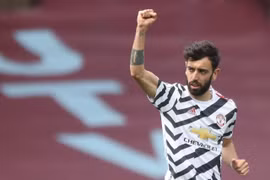 Ghi bàn không ngừng, Bruno Fernandes sánh ngang Frank Lampard