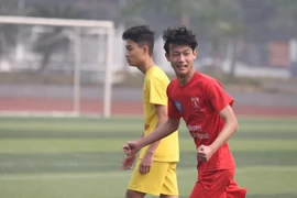 [ẢNH] Thắng tưng bừng, THPT Phùng Khắc Khoan giành vé vào bán kết